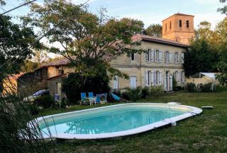 GITE 40 m2 - à Coutras STUDIO avec kitchenette , espace salon, TV, 2 à 3 personnes PISCINE WIFI CLIM près Saint EMILION - 2