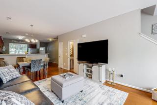 2BR Townhouse with Pool, Patio, and AC - 6