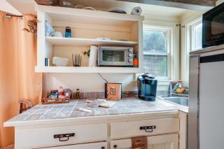 Charming Grass Valley Studio with Deck and Pond Access - Grass Valley - 2