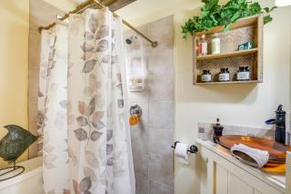 Charming Grass Valley Studio with Deck and Pond Access - Grass Valley - 1
