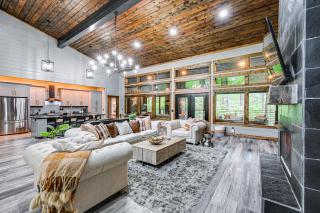 Luxe Broken Bow Vacation Rental Hot Tub and Pets OK - Broken Bow - 5
