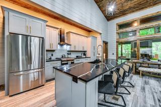Luxe Broken Bow Vacation Rental Hot Tub and Pets OK - Broken Bow - 4