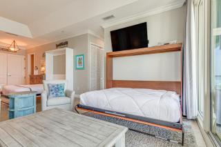 Pensacola Beach Penthouse with View and Pool Access! - 2