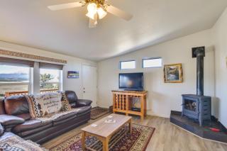 Tranquil Cabin Getaway with Panoramic Mtn View! - 8