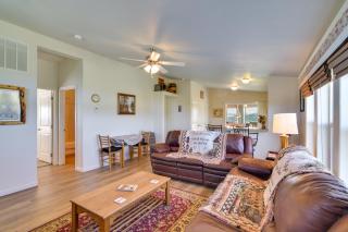 Tranquil Cabin Getaway with Panoramic Mtn View! - 7