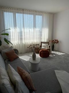 Panorama View Design Apt in Old Town - Free Parking - Bratislava - 3