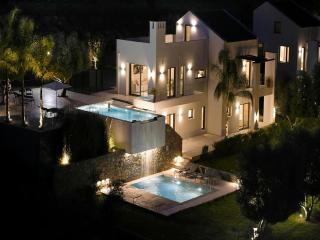 Magnificent Crete Villa 4 Bedrooms Villa Ánthos Two Large Private Pools Jacuzzi Bbq Close To The Beach Rethymno - Prínos - 3