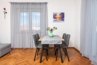 Apartments Lovric with sea view - Kaštela - 2