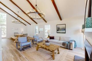 Newly-Renovated 3BR and Flex Room with Treetop Views - 5