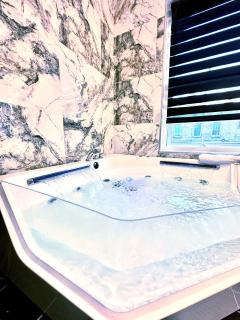 Duke and Duchess Apartments and Rooms - Private in Room Hot Tub Suites - Londra - 4
