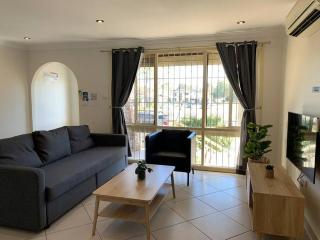 Big house 6 bedrooms , free parking - Fairfield - 0