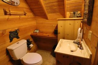 Cozy cabin w/ fireplace 3 minutes to Helen! #2. - Helen - 9