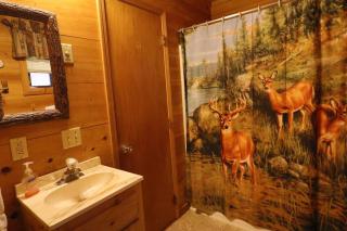 Cozy cabin w/ fireplace 3 minutes to Helen! #2. - 8