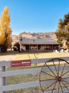 Hillview Cottage - - 0