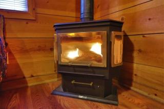 Cozy cabin w/ fireplace 3 minutes to Helen! #2. - 2