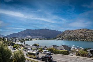Marina Nest - Timeless & Majestic Kiwi Family Bach - Beautiful Lake Views - Queenstown - 0