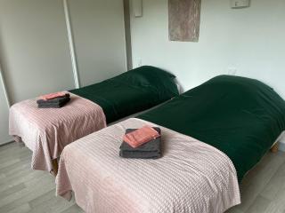 Grande Maison en Bord de l'Eau avec Jardin - 6 Chambres, Proche Commerces - FR-1-410-442 - 9