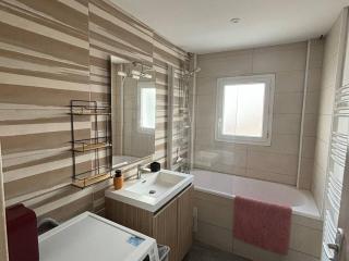 Appartement 70 m² en centre-ville, 2 chambres, cuisine équipée, WiFi, non fumeur, animaux non admis. - FR-1-465-111 - Merville-Franceville-Plage - 3