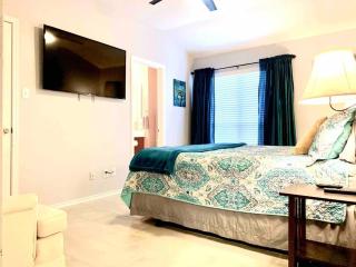 Modern Updates - Great Location - King Bed- BMT - San Antonio - 4