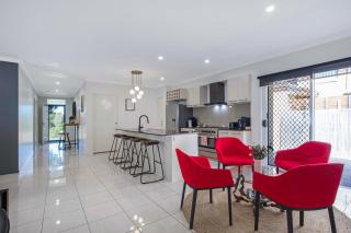 Stunning luxurious house - North Lakes - 3