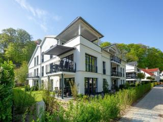 Villa Beatrice in Binz - WG 8 mit Balkon und kleinem Meerblick - Binz - 7