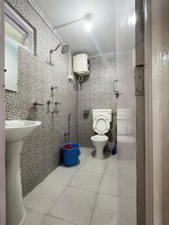 Mountaintop Guest House - 1