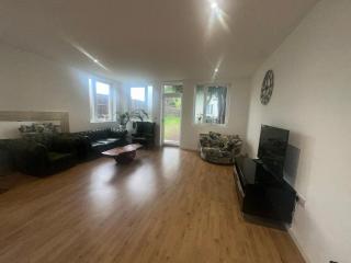 North London A spacious 7 bedroom house accommodating up to 18 people complete with own gym and table tennis - Londra - 0