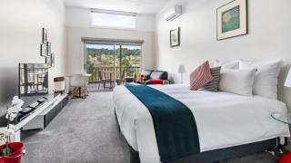 Balconies Lakeside on Lake Daylesford - 9