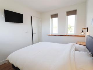 Tiny House in Anjum by Scenic Lake - 7