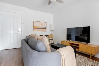 Blueground Gateway gym pool steps to stadium ATX-248 - 8