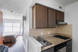 Blueground Gateway gym pool steps to stadium ATX-248 - 5