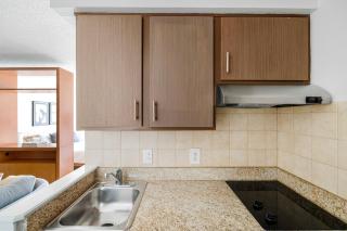 Blueground Gateway gym pool steps to stadium ATX-248 - 4