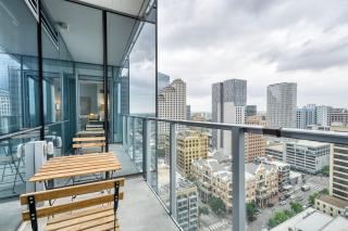 Blueground Downtown gym deck pool nr dining ATX-255 - 5