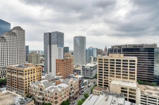 Blueground Downtown gym deck pool nr dining ATX-255 - 4