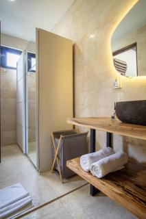 Serenity Modern Villa Steps to Canggu Beach - Canggu - 2