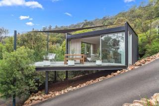 Modern Studio with sweeping views - 7