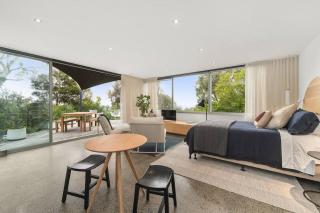 Modern Studio with sweeping views - McCrae - 3