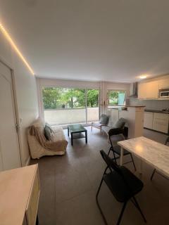 Oasis de Verdure avec Balcons - Proche Versailles - Viroflay - 1