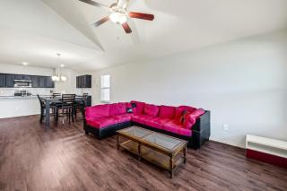 Newhouse/Grill/East houston/Channelview/Baytown/Sleeps 8 - 5