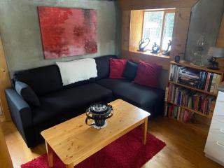 Vines and Puppies Hideaway - 9