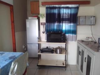 FEATHERS INN GUEST HOUSE - 2