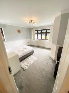 Emerson Park Mansion - Harold Wood - 7