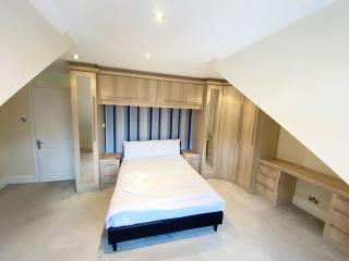 Emerson Park Mansion - Harold Wood - 2