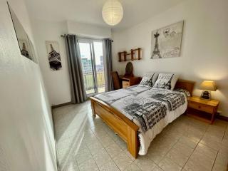 Chambre privée en colocation dans un appartement au centre de rillieux la pape - Rillieux - 0