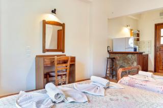 Castellos Bellos Studio 3 - Marathias - 2