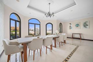 Beachfront Dubai Villa for 10 Guests with Full Kitchen & View - Dubai - 7