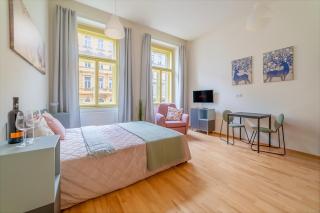 Historic City Center Deer Suite by Rentez - Prague - 5