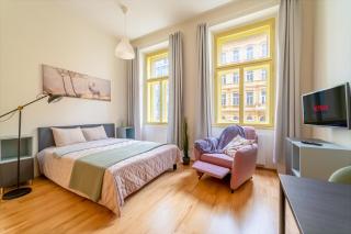Historic City Center Deer Suite by Rentez - Prague - 8