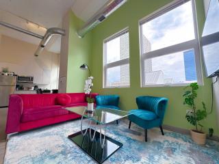 McCormick 2br/2ba Oasis with Optional Parking, Patio, Gym for up to 6 guests - Chicago - 0