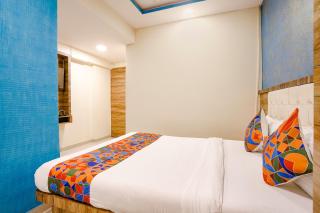 FabExpress Sarah Gold - Nr NESCO Exhibition Center - Mumbai - 6